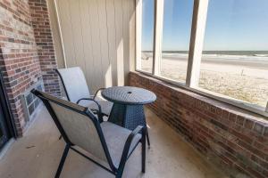 Beachfront Exploration Oceanfront King Room 1st Fl