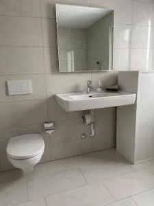 Luxus 3.5 Zimmer-Wohnung-Balkon-Whirlpool-Parking - 霍尔夫