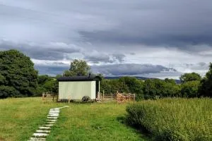 Cefnmachllys Shepherds Huts - Lower Chapel