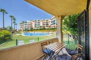 Costa del sol 45p with pool & 3 away from beach
