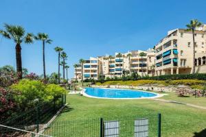 Costa del sol 45p with pool & 3 away from beach