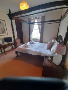 Double Room with Four Poster Bed room in The Bank House Hotel