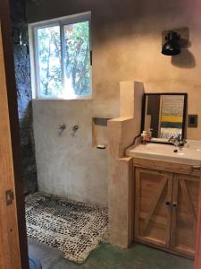 La Cabaña Amarilla al fondo del bosque de Tepoztlán