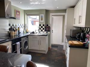 Outskirts of Ulverston, entire Cottage - sleeps 4