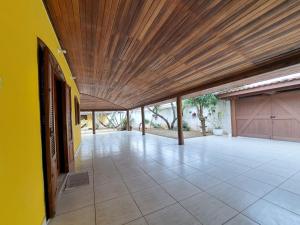 Casa Daslis Espaçosa e Bem Localizada