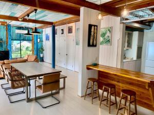 Aqua Beach House Sotoura - 1min walk to Sotoura Beach!