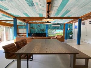 Aqua Beach House Sotoura - 1min walk to Sotoura Beach!