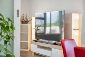 Quiet Elevated Serene Home (Top) - Merrylands