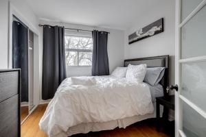 Eglinton West Guest Suite