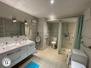 Maisons de vacances Gite charmant au bord de l'eau avec canoes, terrasse et jardin a Damvix, au coeur du Marais Poitevin. - FR-1-426-354 : photos des chambres