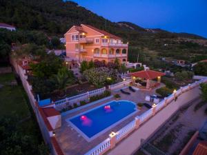 Family friendly apartments with a swimming pool Banjol, Rab - 21952