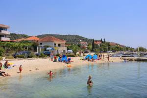 Family friendly apartments with a swimming pool Poljica, Trogir - 22079