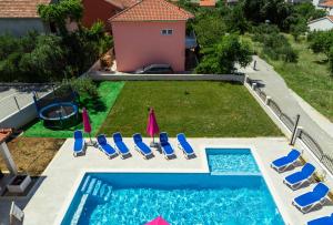 Family friendly apartments with a swimming pool Poljica, Trogir - 22079