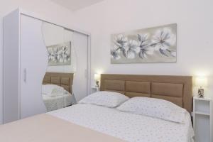 Family friendly apartments with a swimming pool Poljica, Trogir - 22079