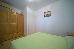 Apartments by the sea Postira, Brac - 22158