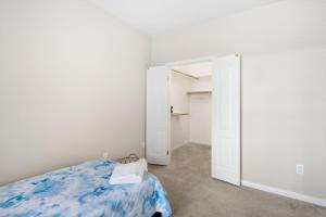 Sunny Living l Walk to the Marina