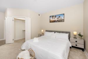 Sunny Living l Walk to the Marina