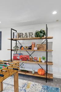 NEW • Modern • 4BR • Game Rm • Ping-Pong