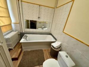 Château XVIIIème, Piscine Chauffée, Sauna, Forêt Privée, Proximité Châteaux de la Loire - FR-1-381-46