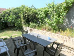 Maison à La Tranche-sur-Mer : Plage et Commerces à Proximité, Jardin, 3 Chambres, Parking - FR-1-22-343