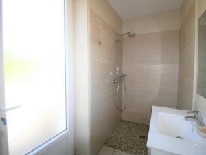 Maison à La Tranche-sur-Mer : Plage et Commerces à Proximité, Jardin, 3 Chambres, Parking - FR-1-22-343