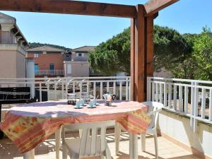 Appartement Duplex avec Terrasse, 2 Chambres, Parking Privé à 2 Min de la Plage - FR-1-251-569