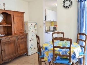 Appartement Duplex avec Terrasse, 2 Chambres, Parking Privé à 2 Min de la Plage - FR-1-251-569