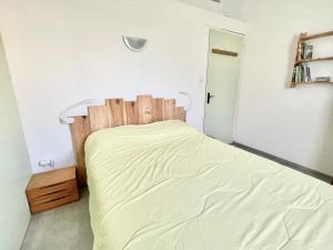 Location Type 2 à Bretignolles-sur-Mer : piscine chauffée, tennis, près commerces et plage - FR-1-231-293