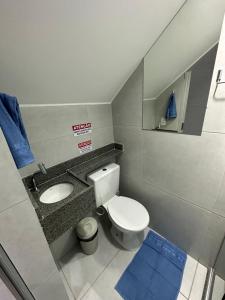 Quarto privativo com banheiro compartilhado em Pousada recém construída,a 500mts do pátio do forró