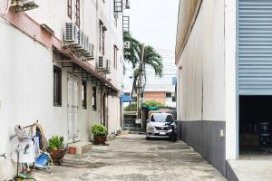 Freesia Bangphi Guest House