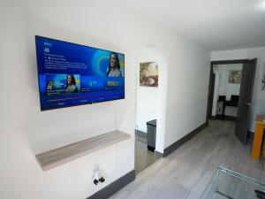 Contractors Wow3Beds off road Parking Town Centre