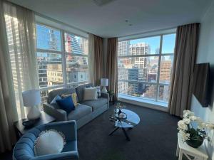 Exclusive Suite CBD Riverviews - ParkingOnsite