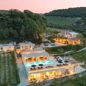 Villa Mantilari Wine Estate 7 Apartments 2 Private Pools 1 Heated Tennis Court Fitness Center - Áyiai Paraskiaí