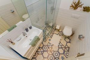 Central Cityscape Retreat by NW