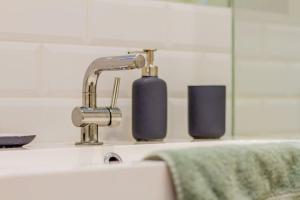 Central Cityscape Retreat by NW