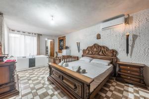 “Kanuni” - Authentic Albanian House