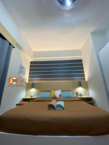 Amani Grand Resort Residences by JC SpaceRentals balcony pool view, Ground floor, 5mins from airport, free WIFI, NETFLIX