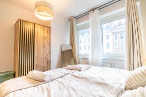 Charming 1BR, Steps from Reumannplatz U1