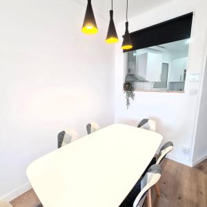 G74 AVENIDA GAUDI nice 4 bedrooms apartment with balcony- Sagrada Familia