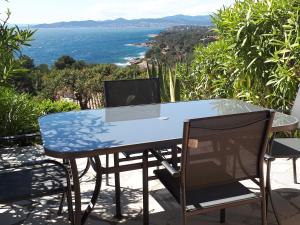 Duplex, vue panoramique sur la Méditerranée, piscine, garage