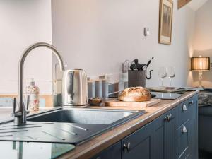 4 Bed in Burnham-on-Sea 90365
