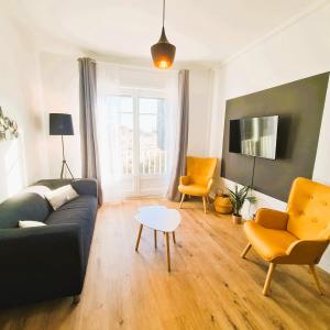 G74 AVENIDA GAUDI nice 4 bedrooms apartment with balcony- Sagrada Familia