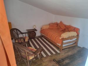 Maisons de vacances Grand Mas Provencal avec jacuzzi : Maison 5 Chambres