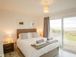 1 Bed in Aberdesach 90624