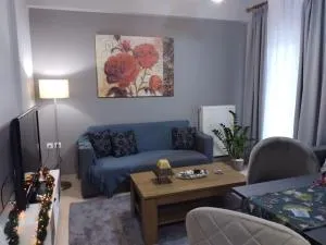 Χαίρε, ξεΐνε, παρ' αμμι φιλησεαι - Megála Kalývia