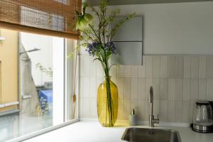 SHWAY - The Black Pants