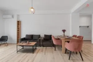 Northlight Residence - Large Apartment and Private Parking - Ştefăneştii de Sus