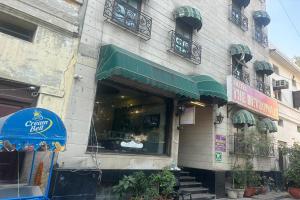 The Metropolis Guest House Near RK Ashram Metro Station