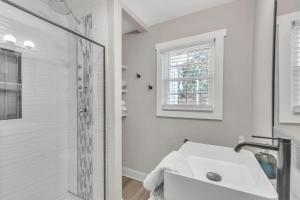 4Bed3bath- 1 mile to Downtown