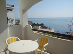 Apartamento luminoso en Llançà con piscina comunitaria, cerca de la playa - ES-228-22